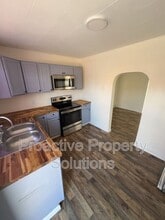 221 Dunmore St in Throop, PA - Building Photo - Building Photo