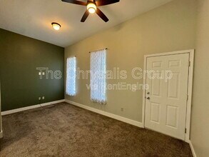 219 W Main St in Ottawa, IL - Foto de edificio - Building Photo