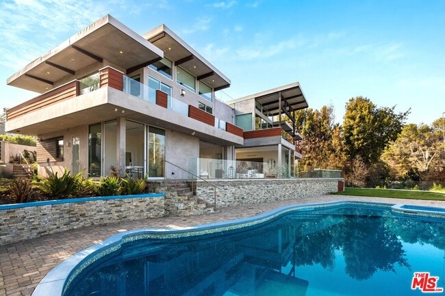 770 Paseo Miramar in Los Angeles, CA - Building Photo - Building Photo