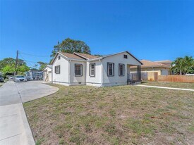 443 Wilder St in West Palm Beach, FL - Building Photo