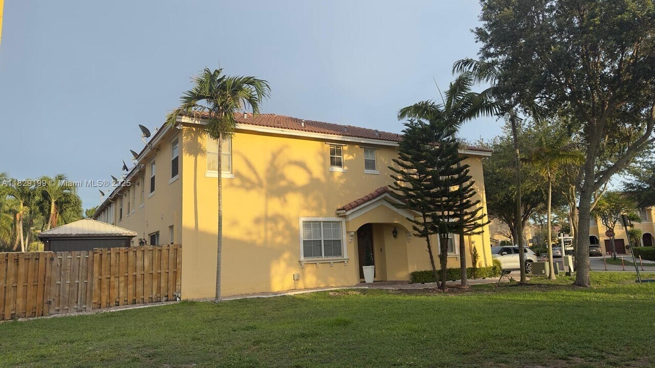15029 SW 8th Terrace in Miami, FL - Foto de edificio