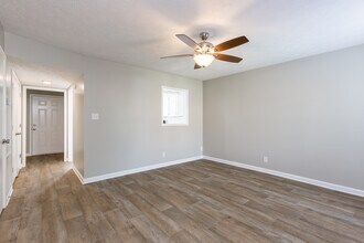 Dunbar Townhomes in Clarksville, TN - Foto de edificio - Building Photo