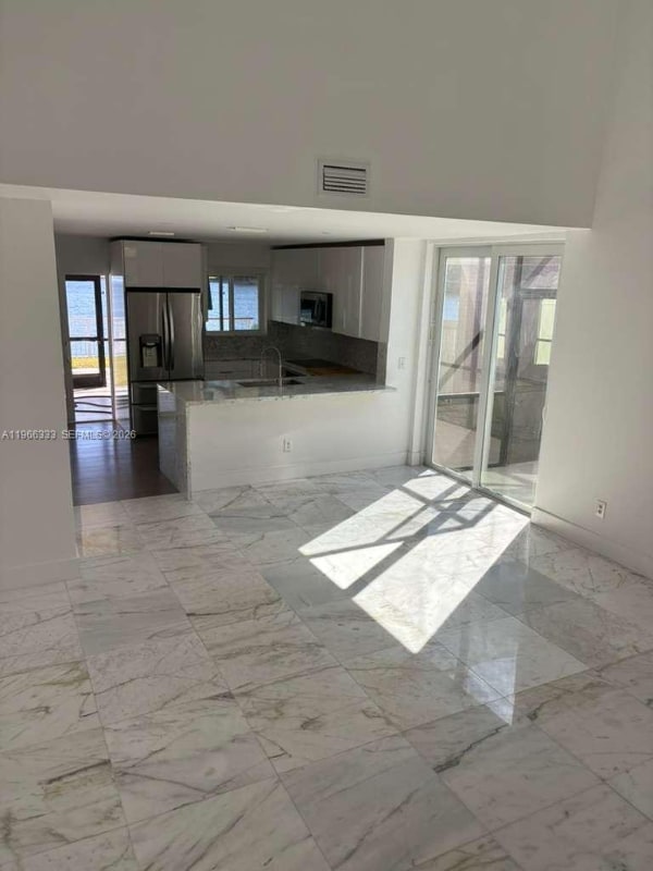 11705 NW 12th St, Unit A301-101 in Pembroke Pines, FL - Building Photo - Building Photo