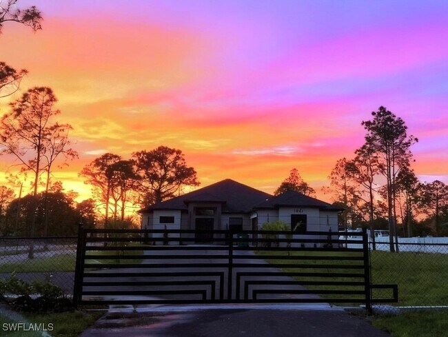 property at 1821 Desoto Blvd N