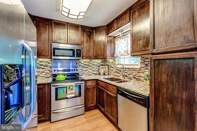 13676 Barren Springs Ct in Centreville, VA - Building Photo - Building Photo
