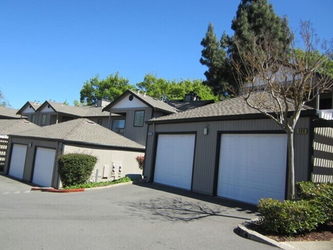 1031 Chadwick Cir in Bay Point, CA - Building Photo - Building Photo