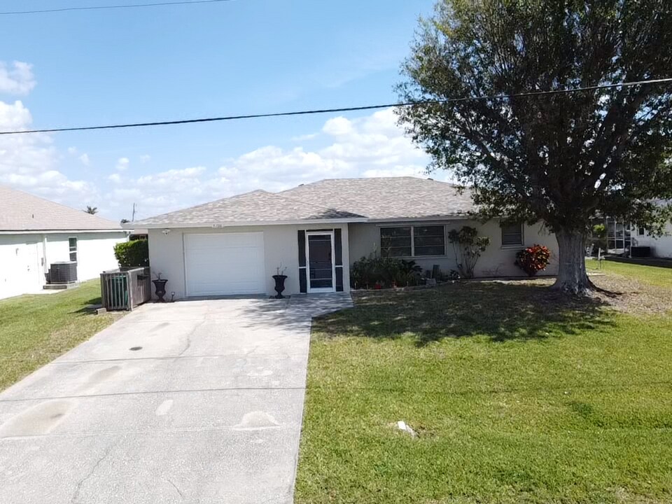 5226 Neville Terrace in Port Charlotte, FL - Building Photo