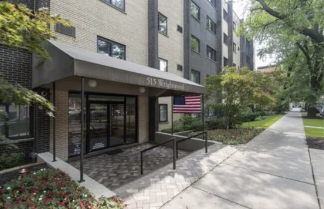 property at 515 W Wrightwood Ave