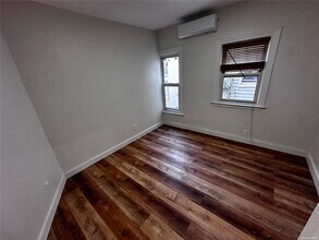 69 Bulwer Pl in Brooklyn, NY - Building Photo - Building Photo