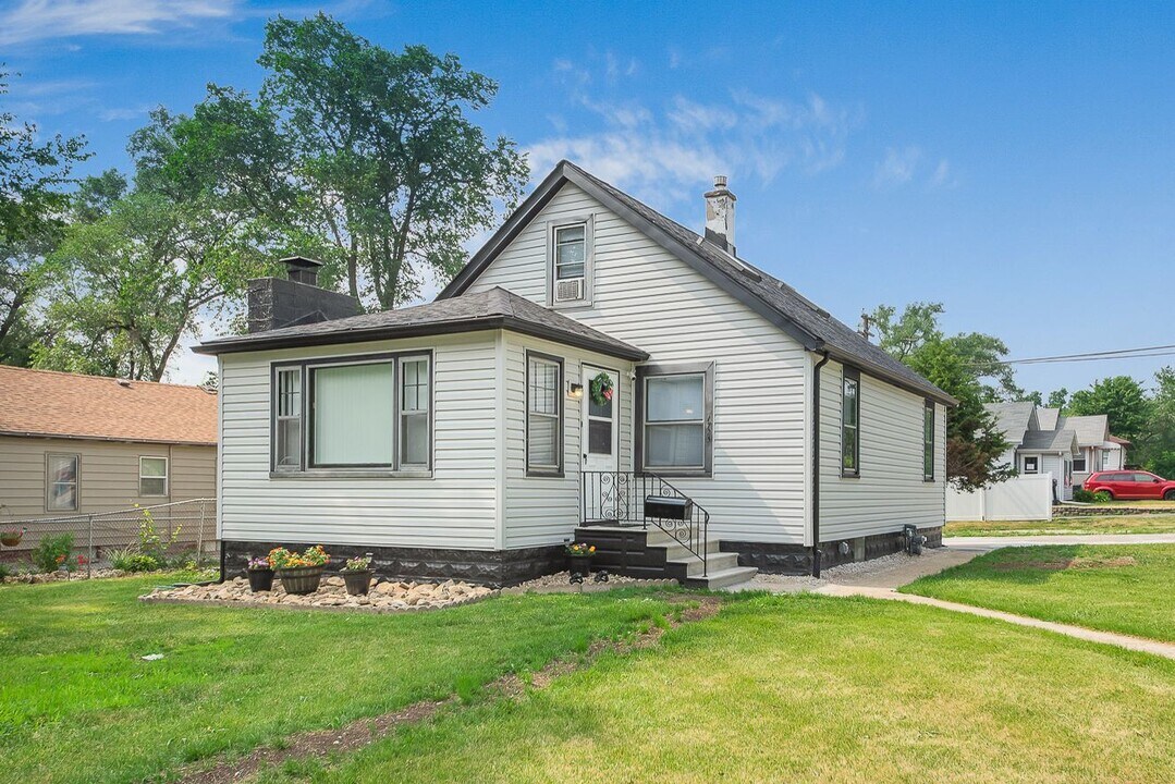 1725 E Washington St in Joliet, IL - Building Photo