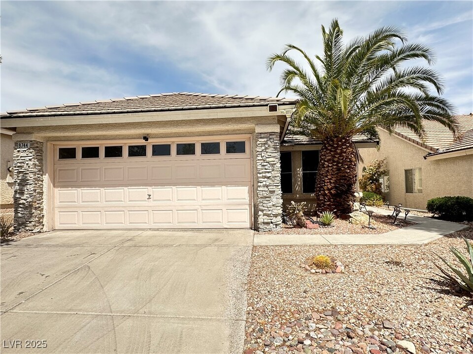 9744 Panorama Cliff Dr in Las Vegas, NV - Building Photo