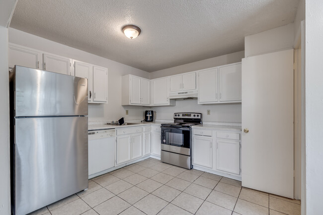 Bradford Townhomes in Tulsa, OK - Building Photo - Interior Photo