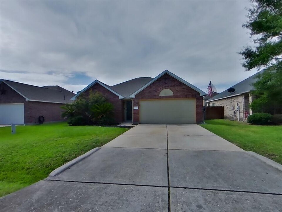 21478 Olympic Forest Dr in Porter, TX - Building Photo