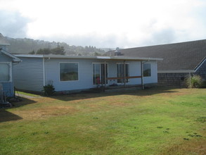 259 S Pacific St in Rockaway Beach, OR - Building Photo - Building Photo