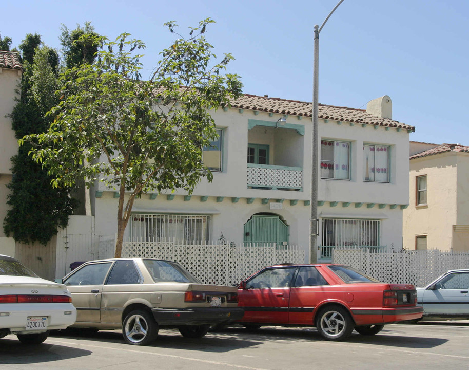 1439 Cedar Ave in Long Beach, CA - Building Photo