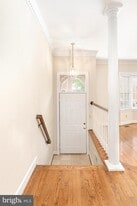 8165 Madrillon Ct in Vienna, VA - Building Photo