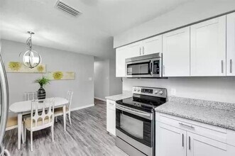 3204 E Lambright St in Tampa, FL - Building Photo - Building Photo