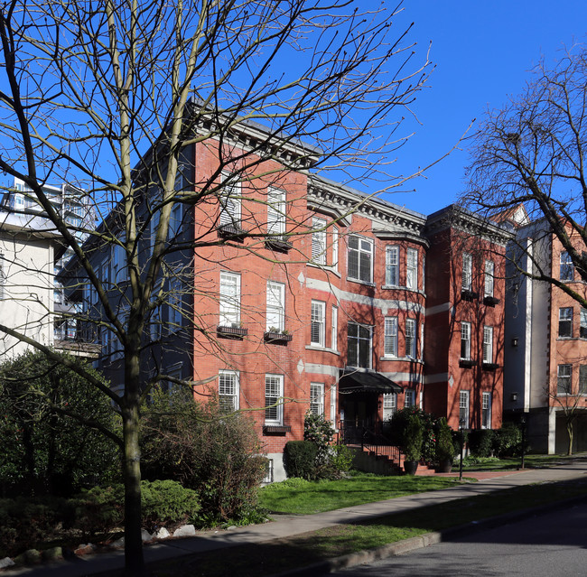 1419 Pendrell St in Vancouver, BC - Building Photo - Building Photo