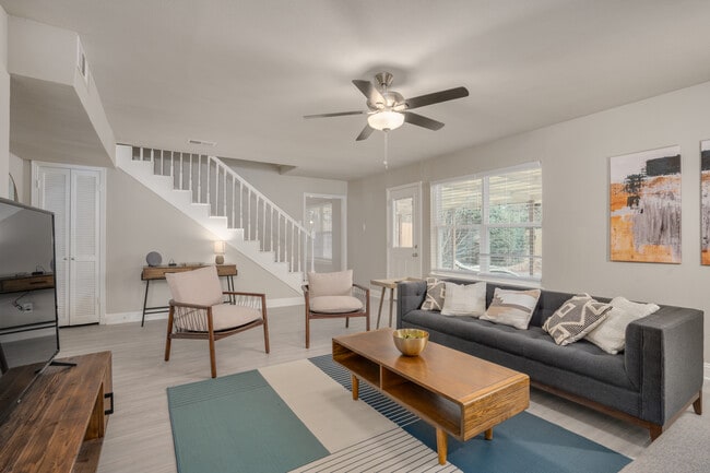 11210 Cotillion Dr in Dallas, TX - Foto de edificio - Building Photo