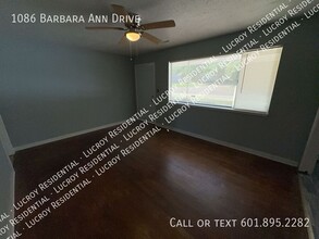 1086 Barbara Ann Dr in Jackson, MS - Building Photo - Building Photo