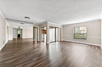 3757 Cocoplum Cir in Coconut Creek, FL - Foto de edificio - Building Photo