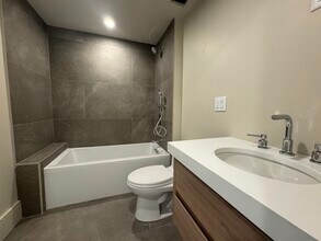 300 Franklin St, Unit 2 in Cambridge, MA - Foto de edificio - Building Photo