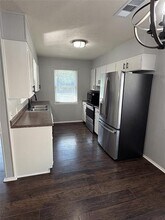 2402 Leslie St in Denton, TX - Building Photo - Building Photo