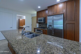 7167 E Rancho Vista Dr in Scottsdale, AZ - Building Photo - Building Photo