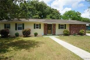 9306 N Santos Dr in Citrus Springs, FL - Building Photo