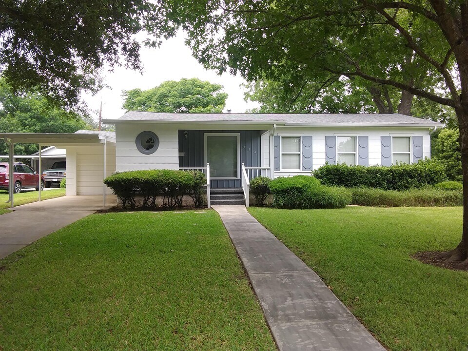 353 Irvington Dr in San Antonio, TX - Building Photo