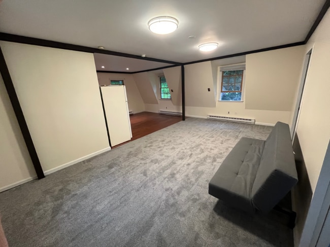 322 E Boyds Rd in Carmel, NY - Foto de edificio - Building Photo