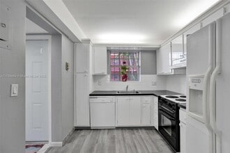 660 Tennis Club Dr in Fort Lauderdale, FL - Building Photo - Building Photo