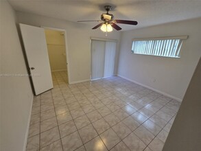 9430 S Meadows Cir in Miramar, FL - Building Photo - Building Photo