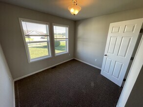 2710 Claremont Dr in Beloit, WI - Building Photo - Building Photo