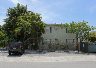 Middle River Terrace Apartments in Fort Lauderdale, FL - Building Photo - Building Photo