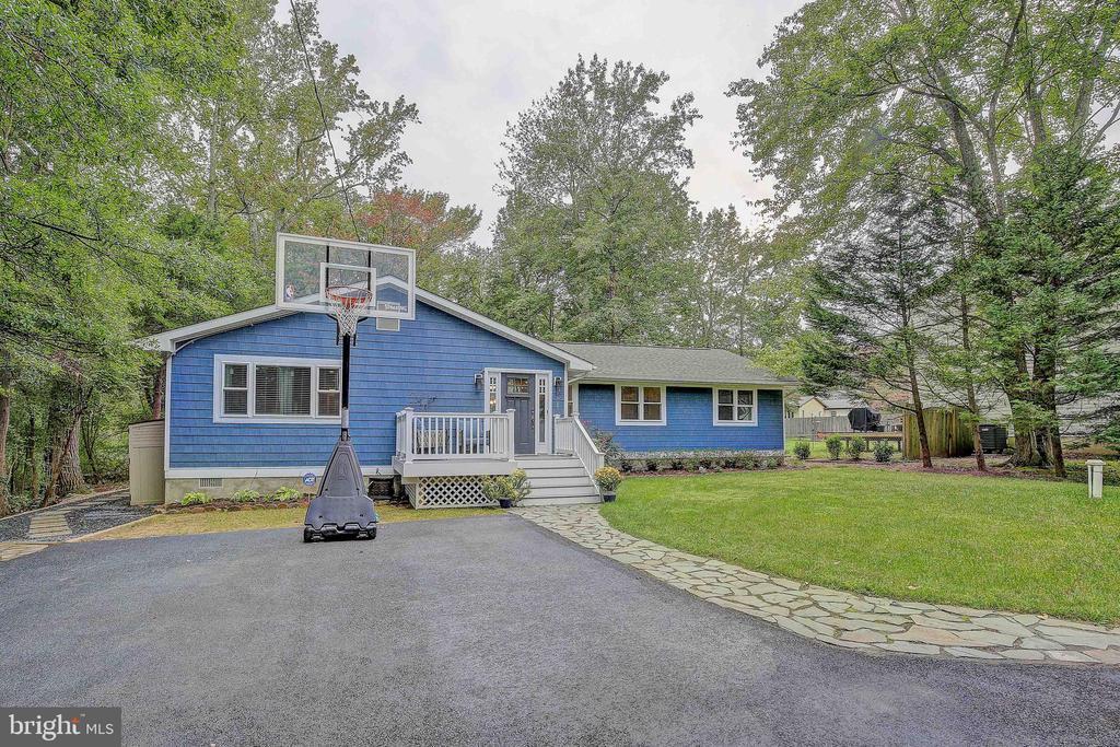 3585 Loch Haven Dr in Edgewater, MD - Building Photo