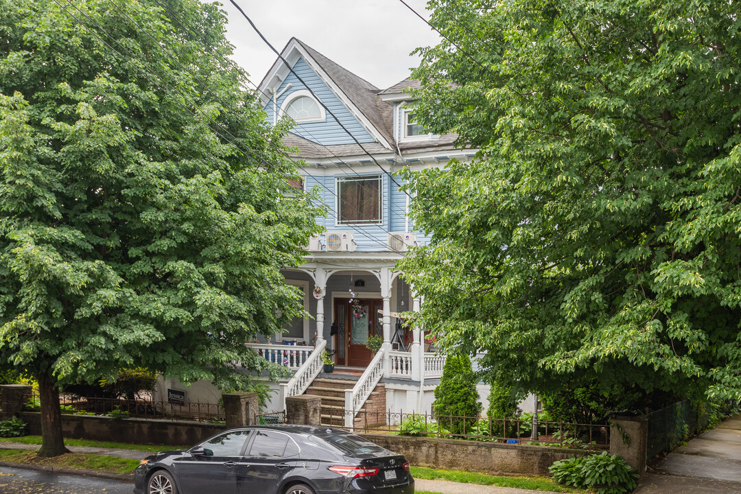 26 Hatfield Place in Staten Island, NY - Foto de edificio