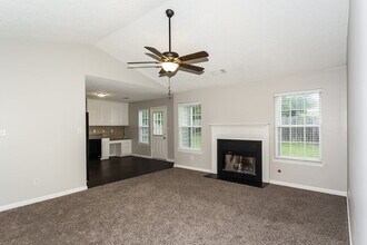 345 Breeze Mdw in Fairburn, GA - Foto de edificio - Building Photo