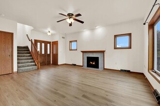 407 Century Oak Dr in Waukesha, WI - Foto de edificio - Building Photo