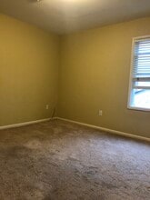 272 Cleveland Ave, Unit 2 in Lyndhurst, NJ - Foto de edificio - Building Photo