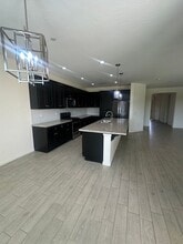 2347 Chianti Wy in Hanford, CA - Building Photo - Building Photo