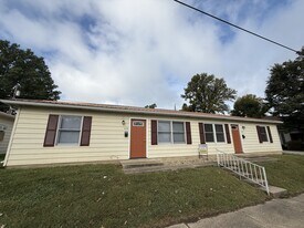 828 N Washington St in Brazil, IN - Building Photo