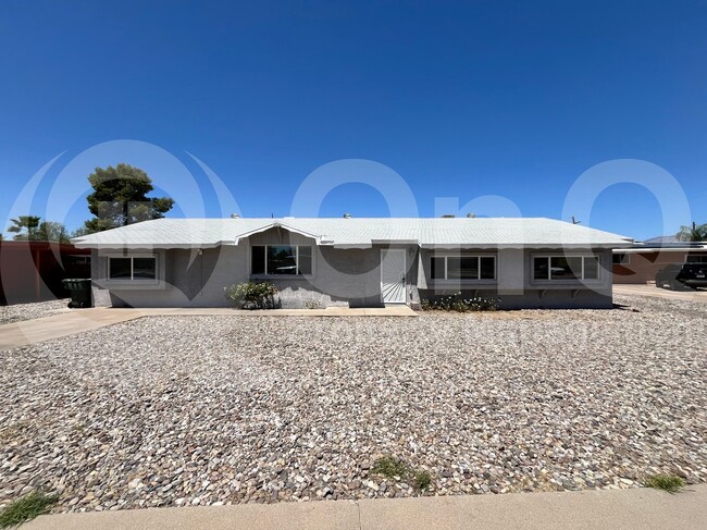 property at 826 S Sarnoff Dr