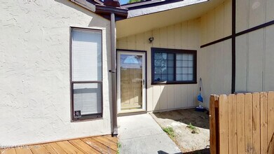 2530 Whispering Woods Blvd in Jacksonville, FL - Foto de edificio - Building Photo