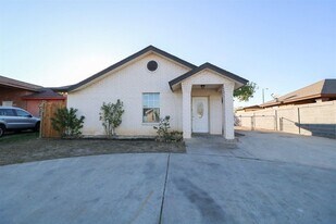 3804 Sunflower Ave in Laredo, TX - Building Photo