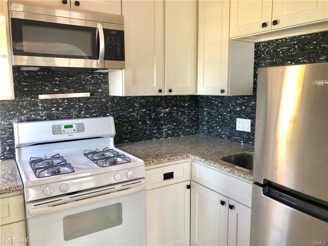 212 N Coast Hwy-Unit -Apt 6 in Laguna Beach, CA - Building Photo - Building Photo