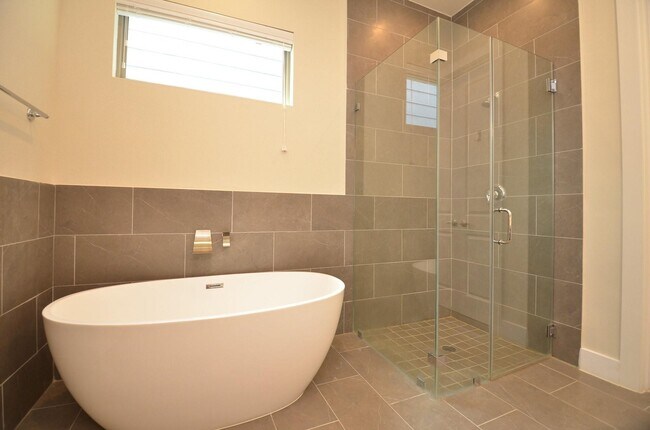 property at 2616 Riverside Dr