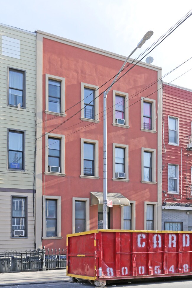 983 Metropolitan Ave in Brooklyn, NY - Building Photo - Building Photo