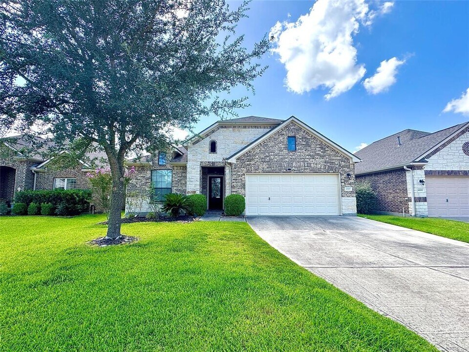 10007 Red Tamarack Ln in Tomball, TX - Building Photo