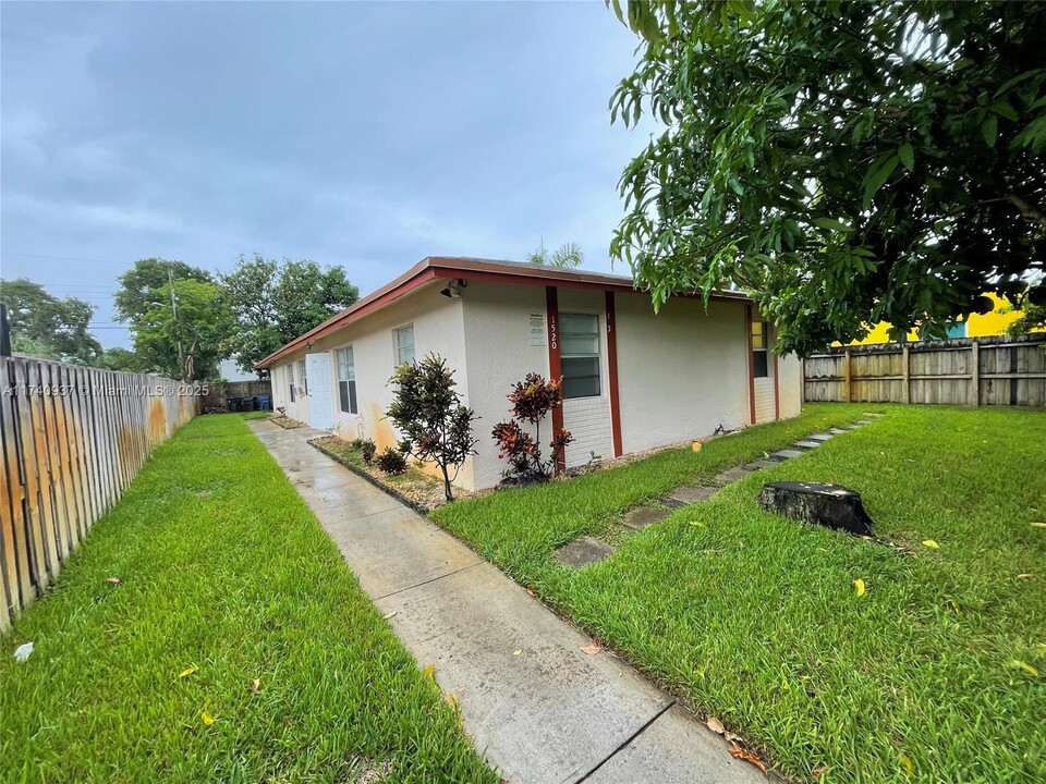 1520 NE 3rd Ave in Fort Lauderdale, FL - Building Photo